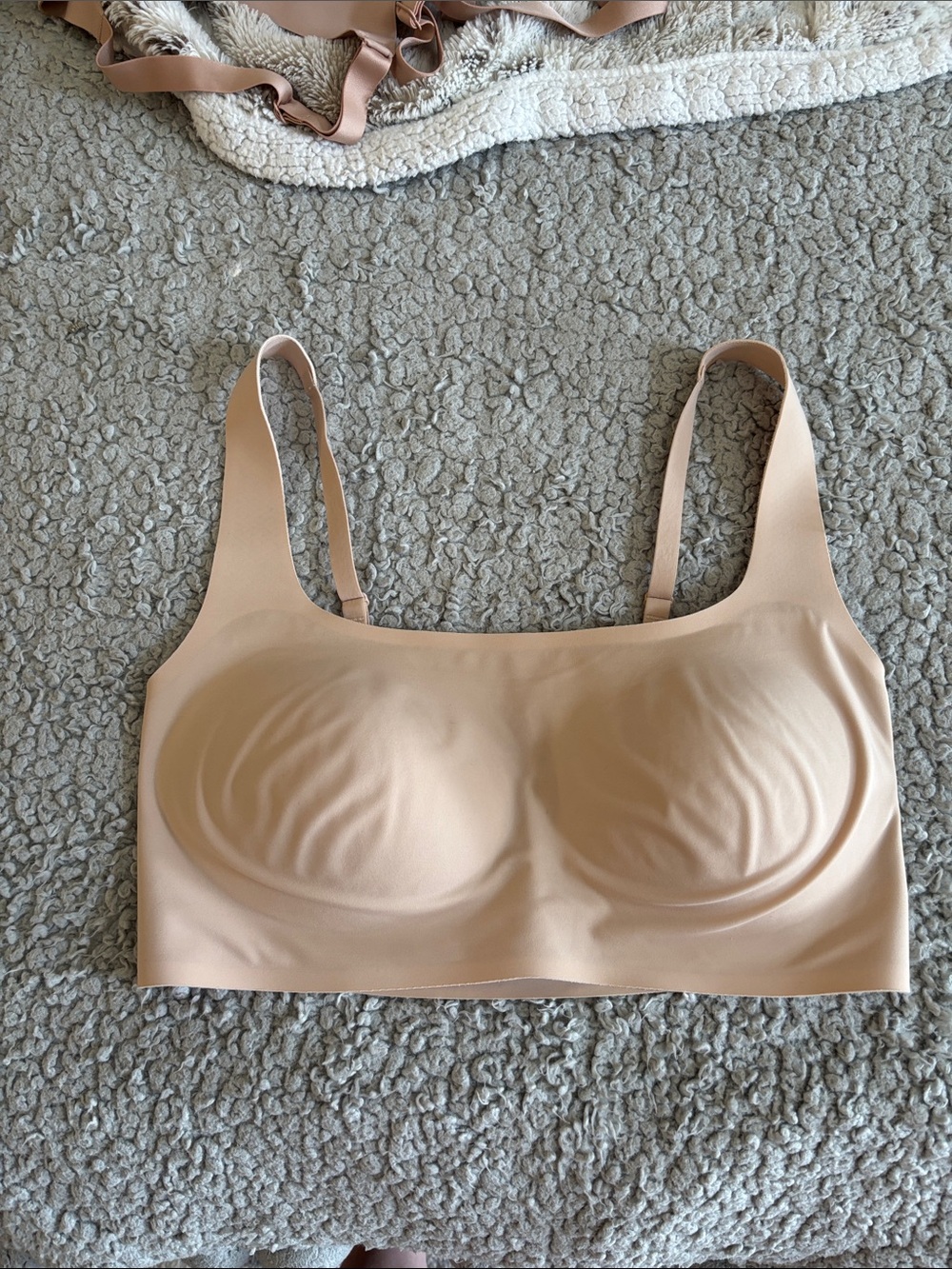 Uniqlo Seamless Nude Beige Wireless Bra